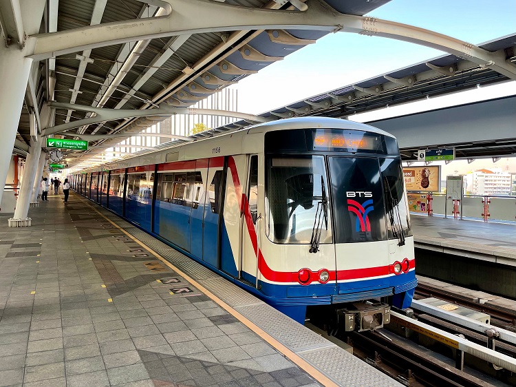 รถไฟฟ้าบีทีเอส เปลี่ยนการจราจรที่ติดขัด ให้เดินทางสะดวกสบายยิ่งขึ้น